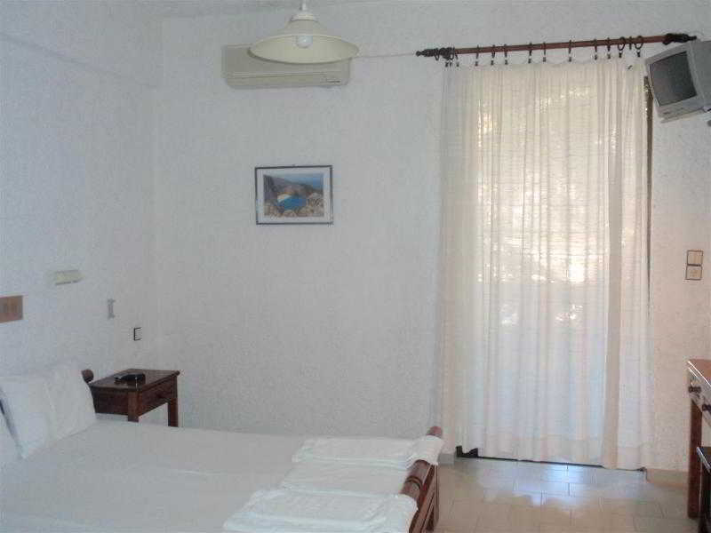 איה גליני Fevro Hotel מראה חיצוני תמונה