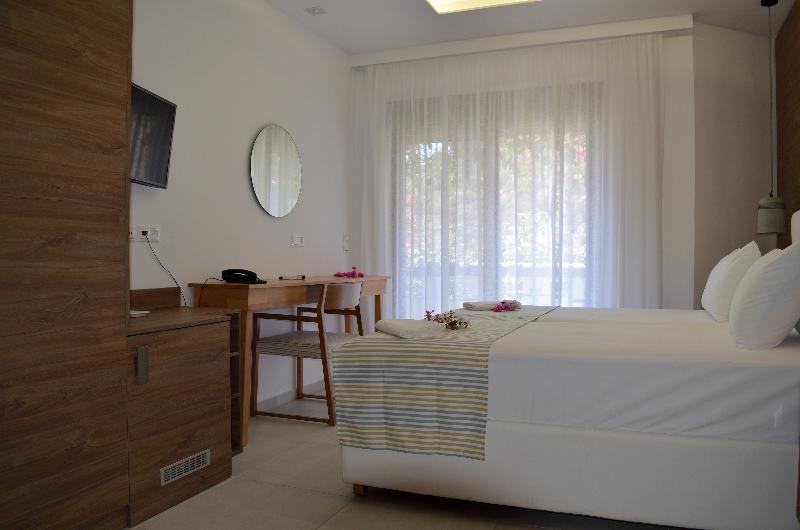 איה גליני Fevro Hotel מראה חיצוני תמונה
