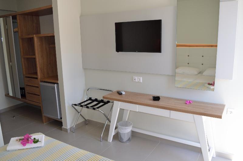 איה גליני Fevro Hotel מראה חיצוני תמונה